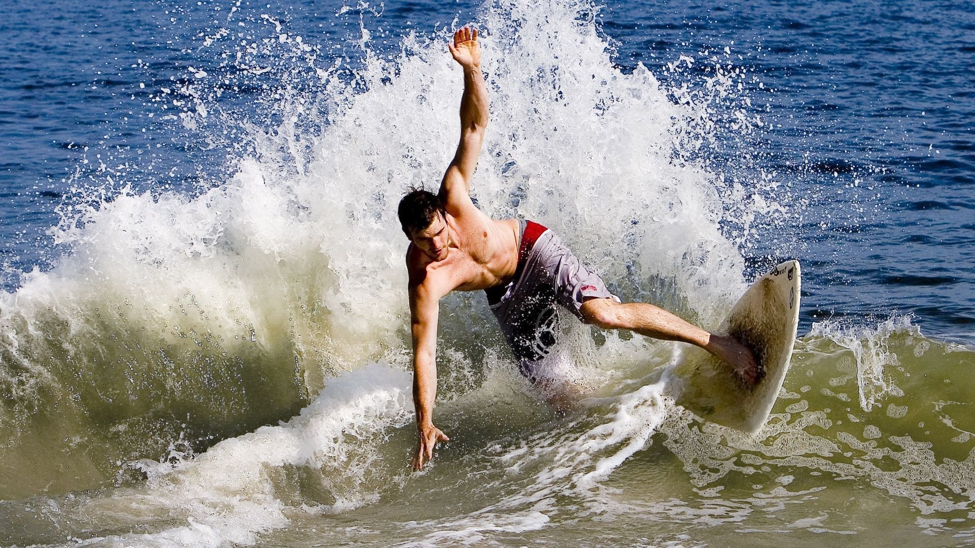 伊布爆裂一击，尤文提前终结悬念，土耳其见证意式足球的冷酷美学